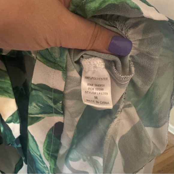 Womens LUXXEL Green Leaf Romper Ruffle Butterfly Sleeves. Size Medium. - Picture 6 of 7